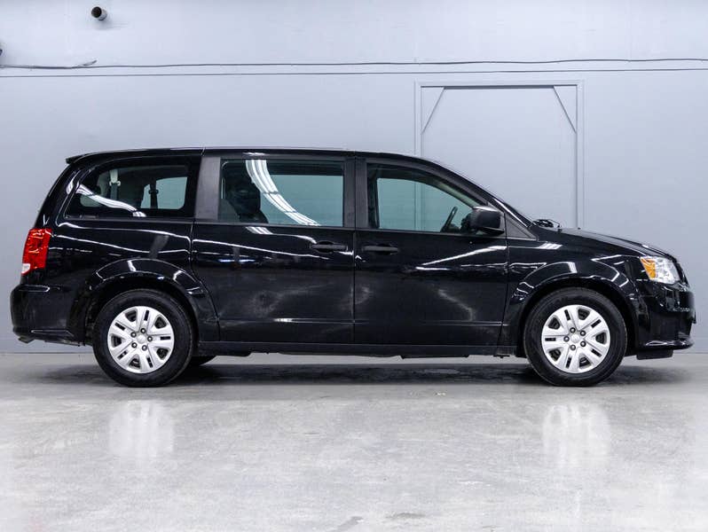 Vehicle photo 3
