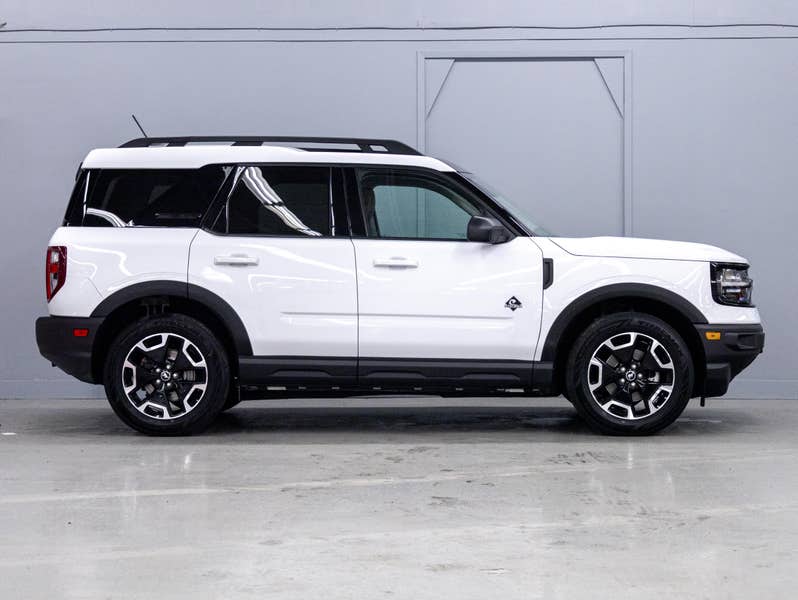 Vehicle photo 3