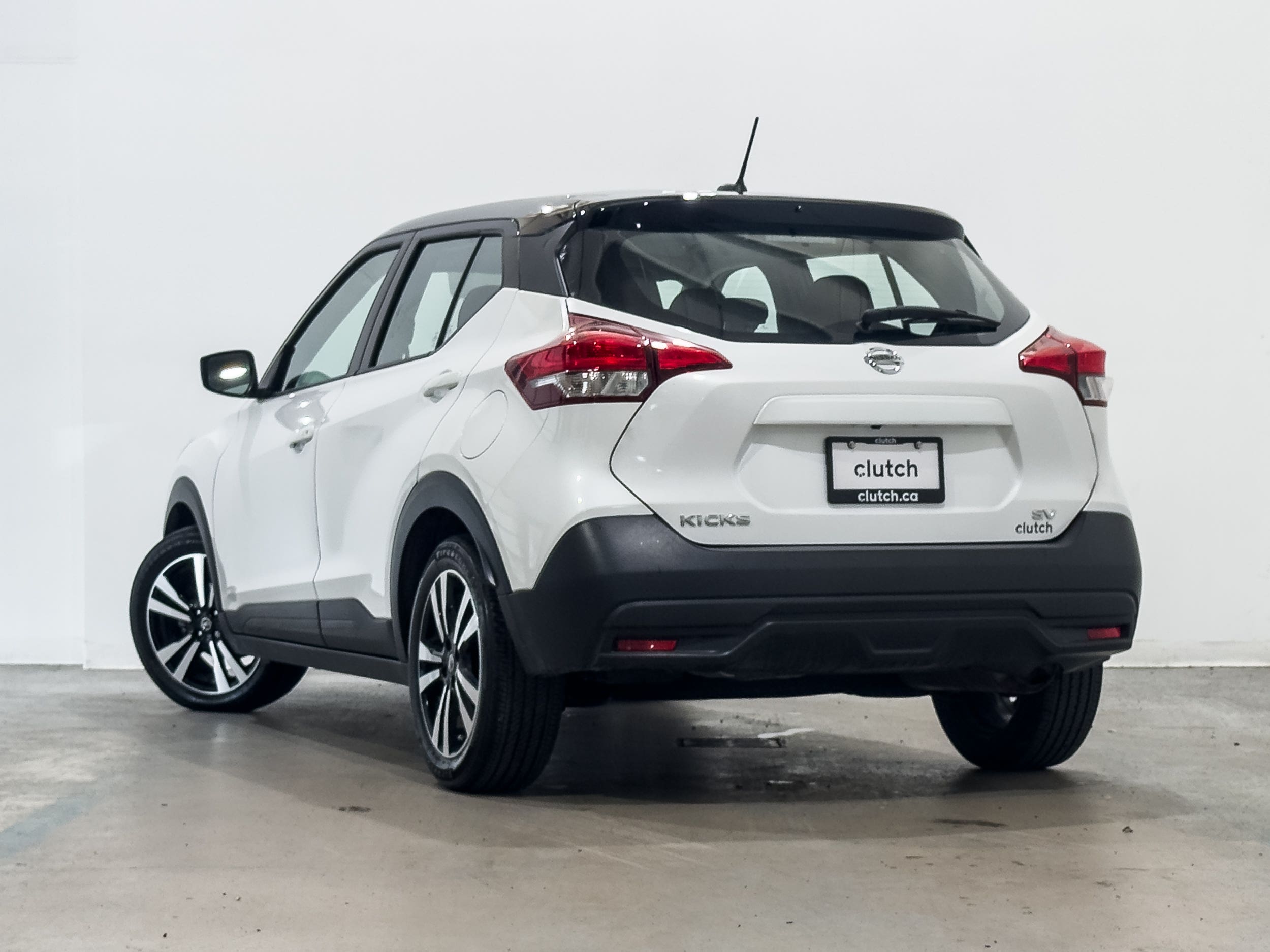 White 2019 Nissan Kicks SUV / Crossover Front-Wheel Drive Automatic