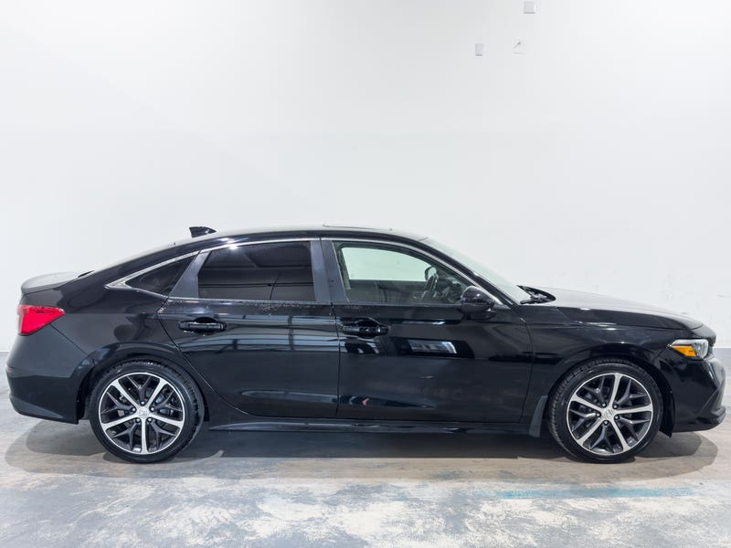 Vehicle photo 3