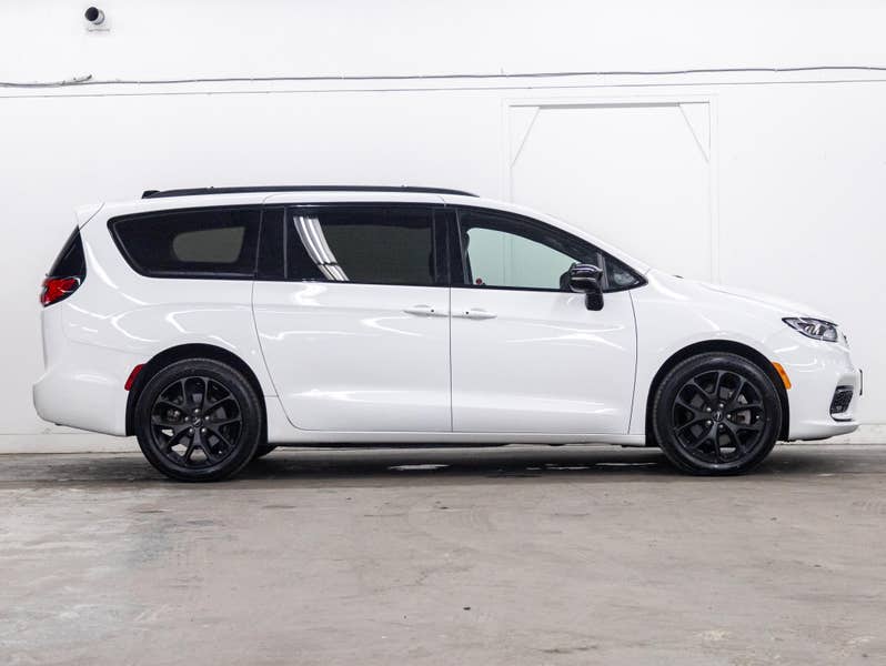 Vehicle photo 3