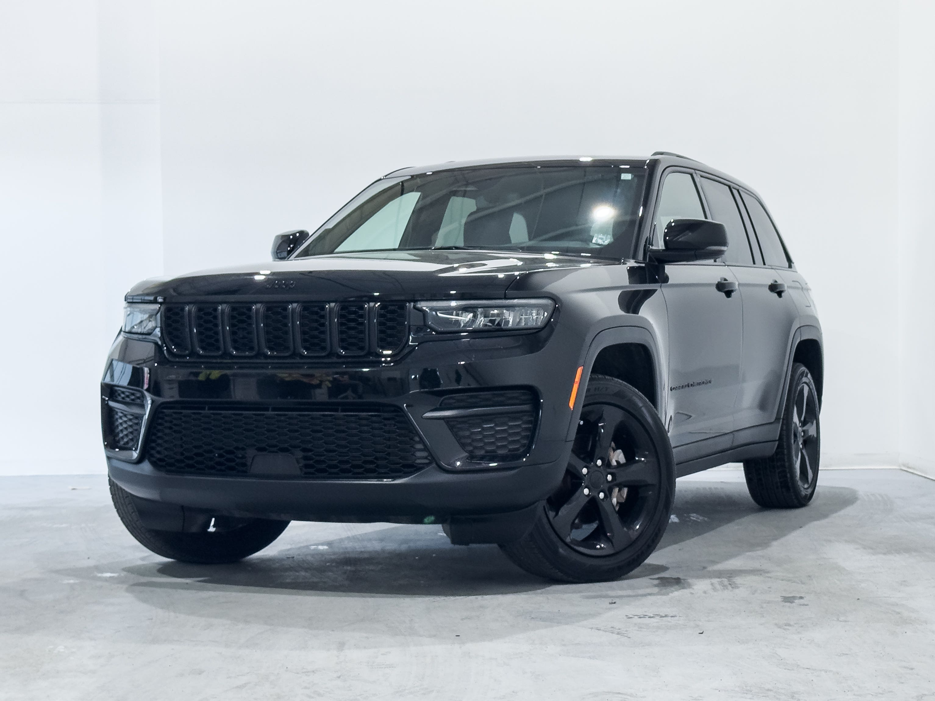 2023 Jeep Grand Cherokee Altitude 4WD