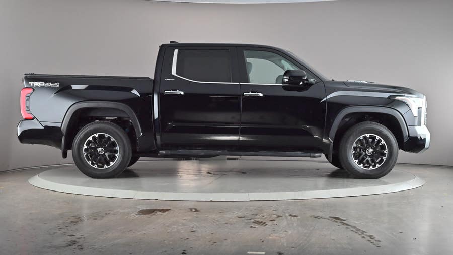 Vehicle photo 4