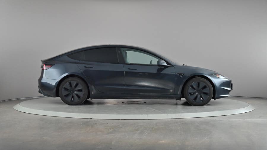 Vehicle photo 4