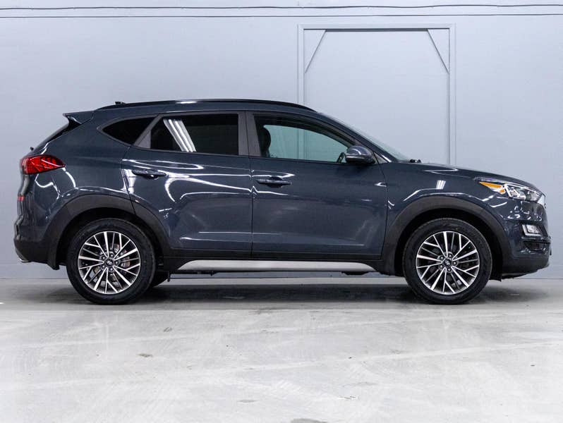 Vehicle photo 3