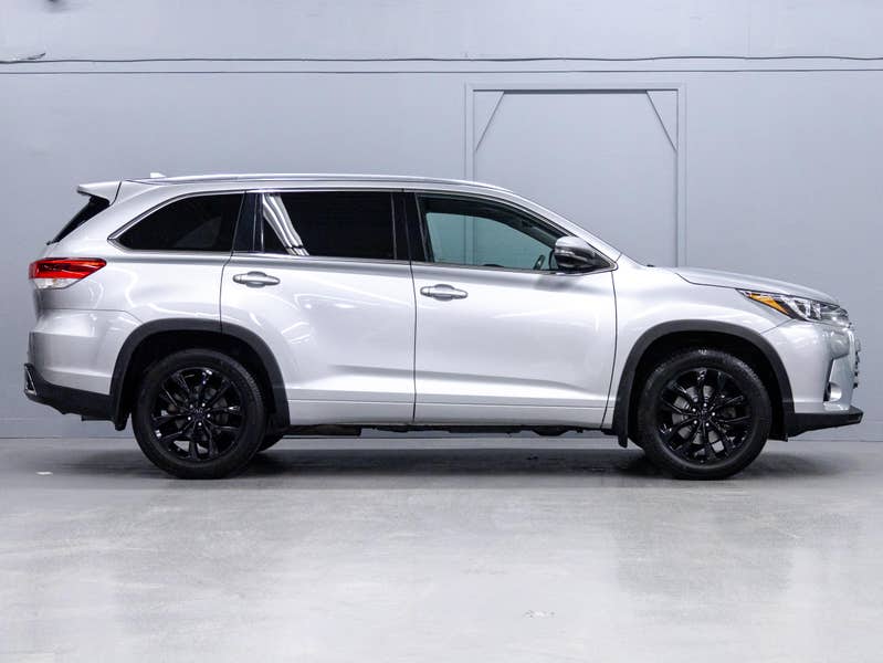 Vehicle photo 3