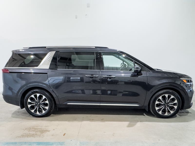 Vehicle photo 3