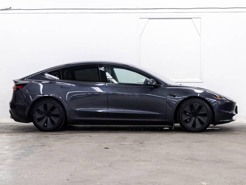 Vehicle photo 3