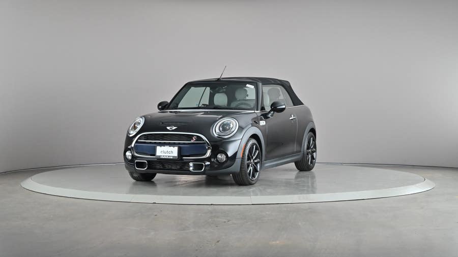 Vehicle photo 2
