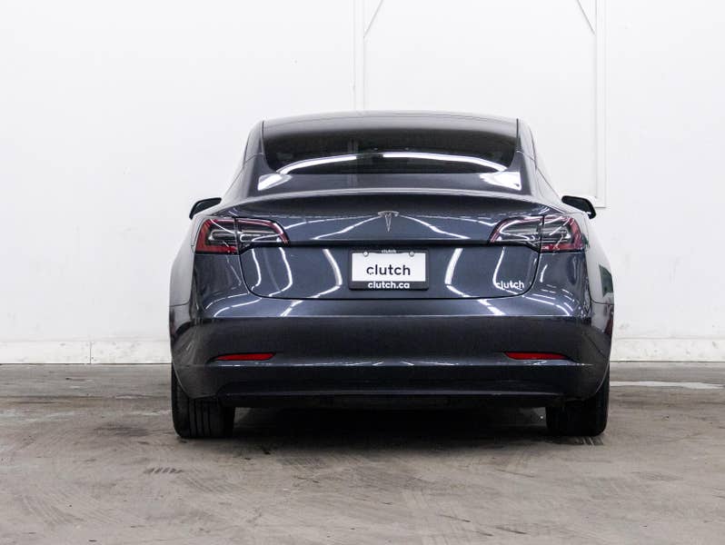 Vehicle photo 4