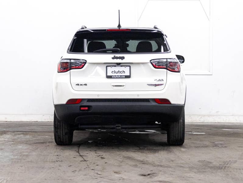 Vehicle photo 4