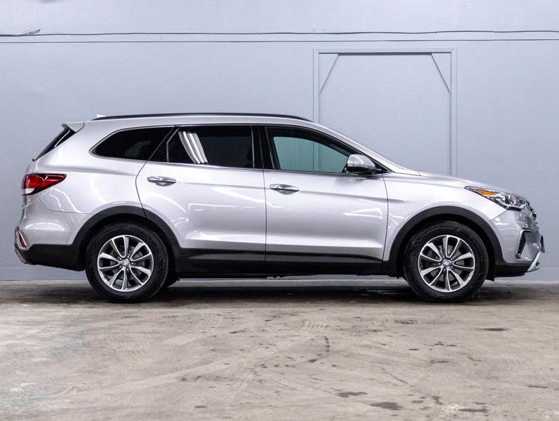 Vehicle photo 3