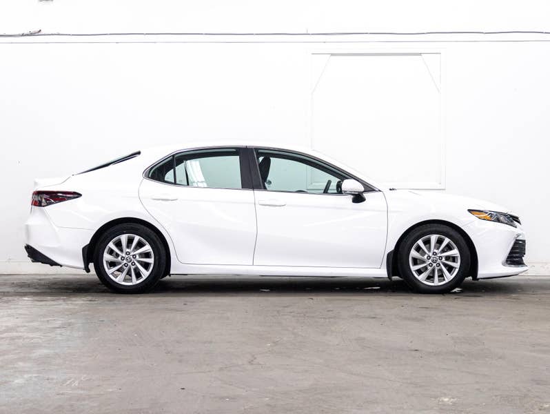 Vehicle photo 3