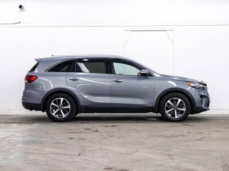 Vehicle photo 3
