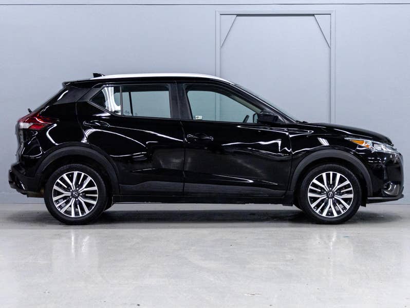 Vehicle photo 3