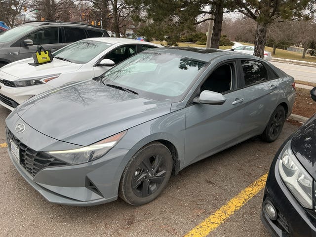 Hyundai Elantra Preferred w/Sun & Tech Package