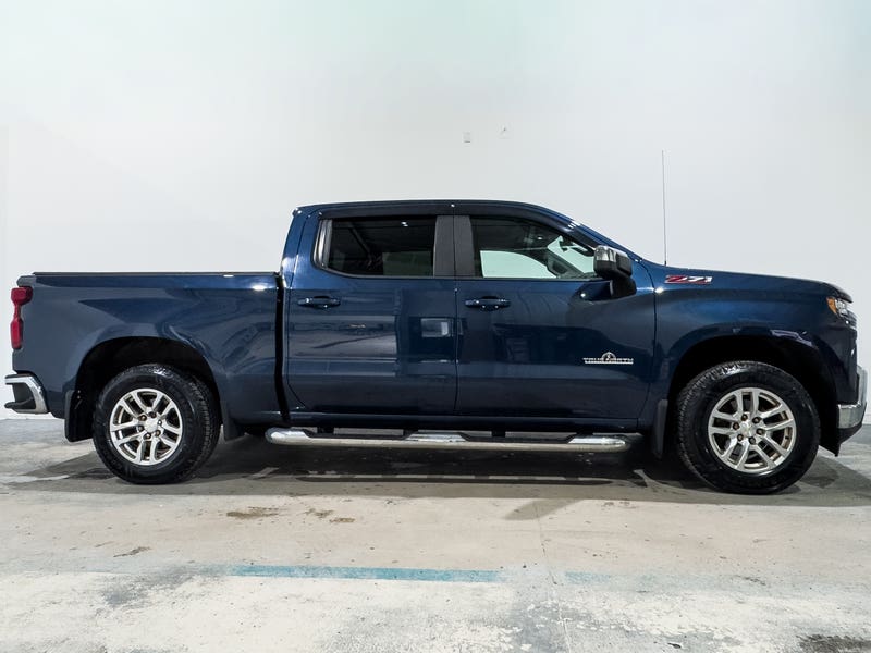 Vehicle photo 3