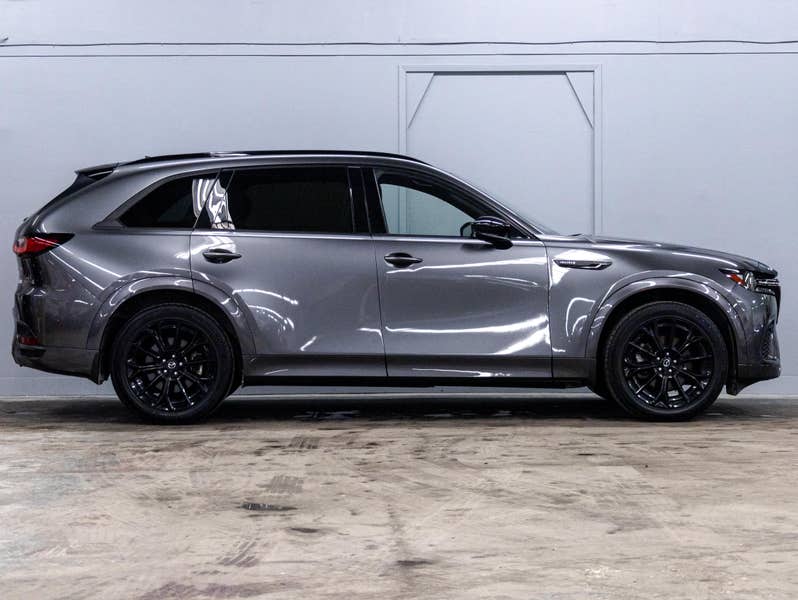 Vehicle photo 3