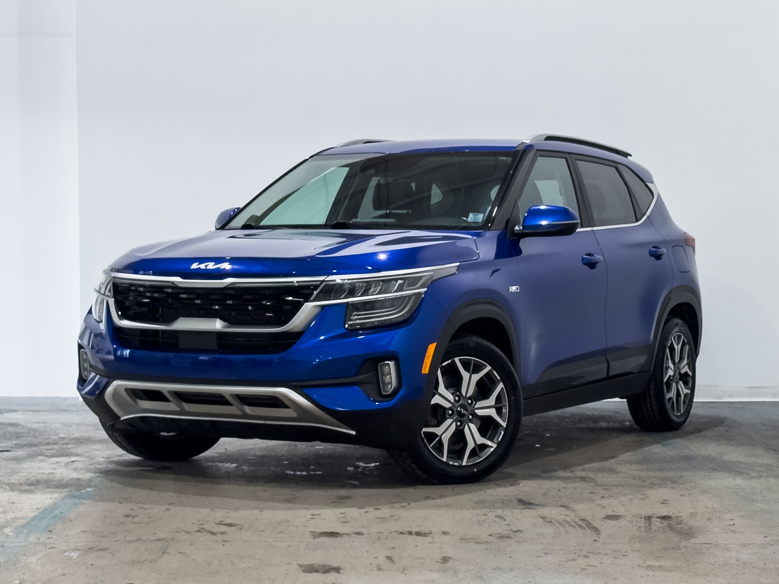 Blue 2022 Kia Seltos SUV / Crossover  Automatic