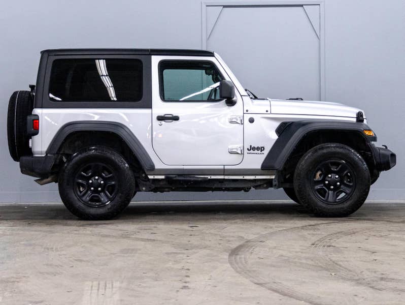 Vehicle photo 3