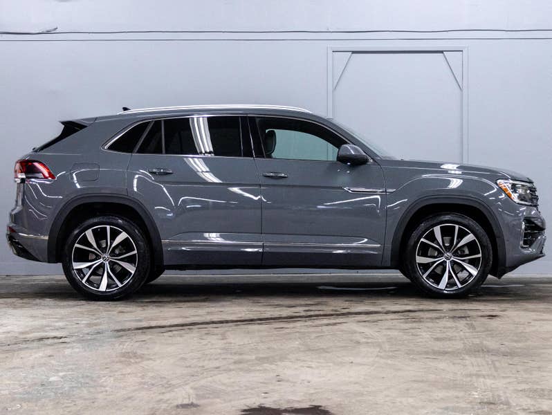 Vehicle photo 3