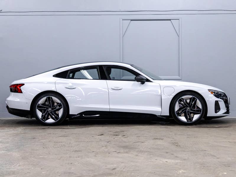 Vehicle photo 3