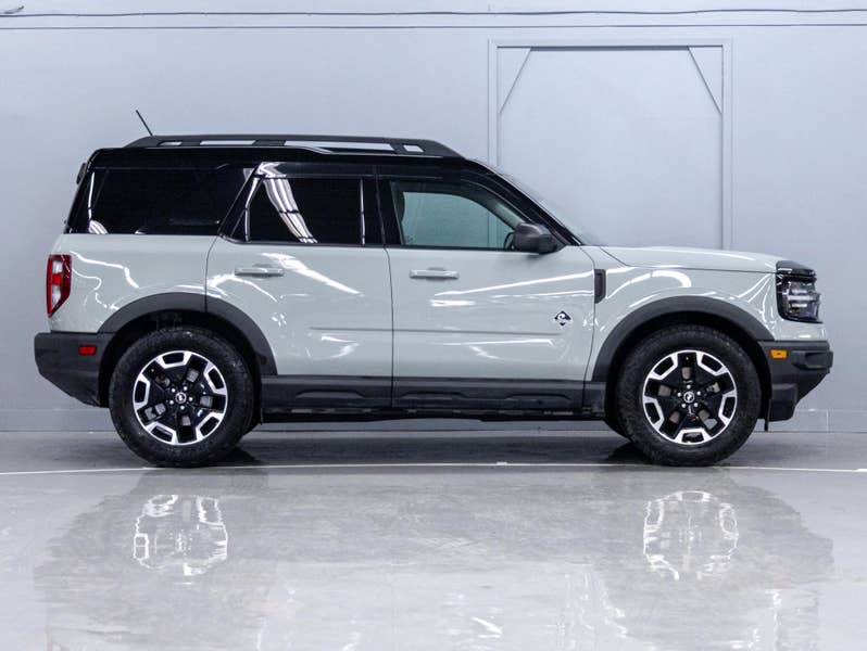 Vehicle photo 3
