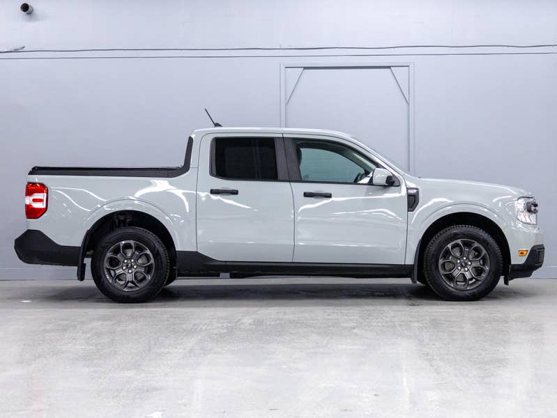 Vehicle photo 3
