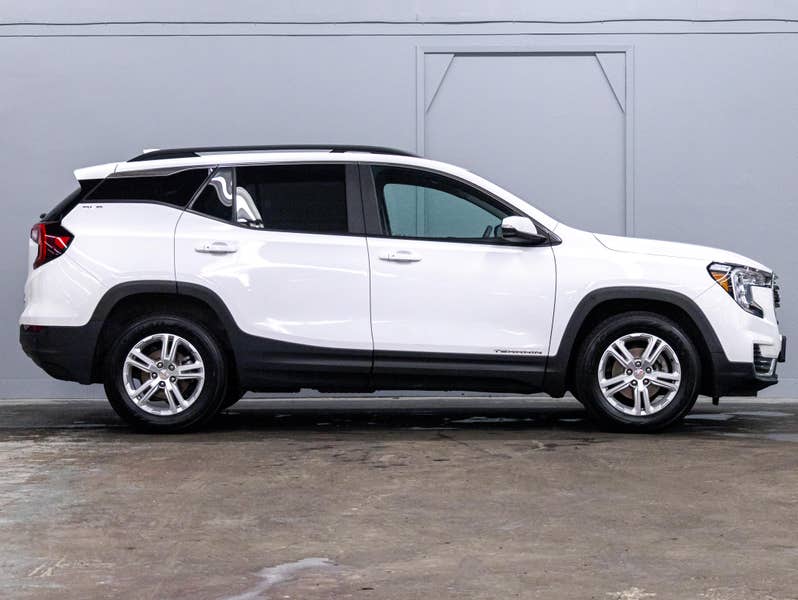 Vehicle photo 3