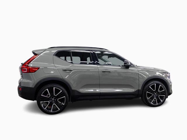2025 Volvo XC40