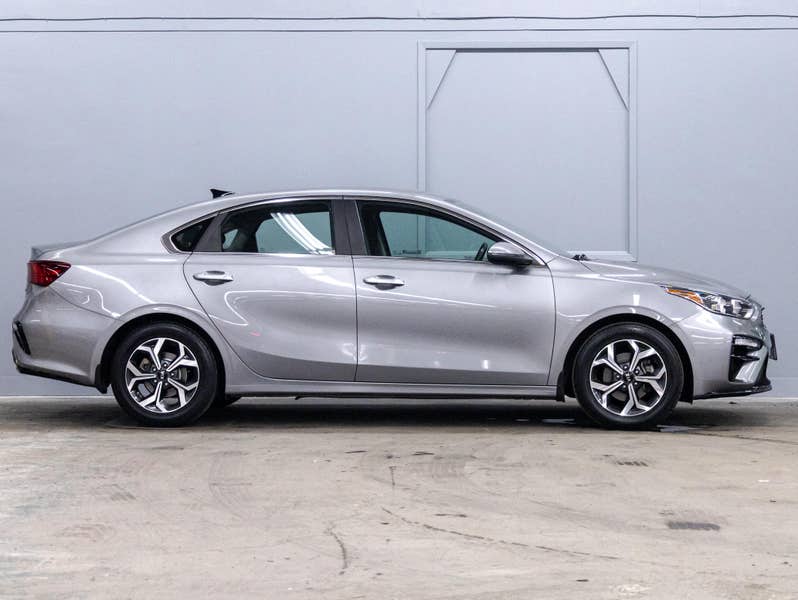 Vehicle photo 3