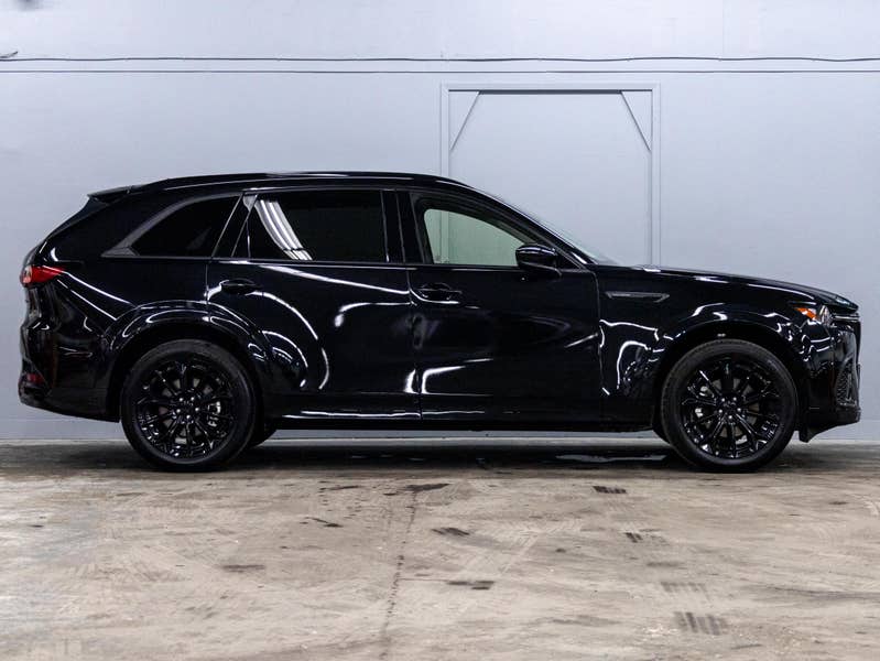 Vehicle photo 3