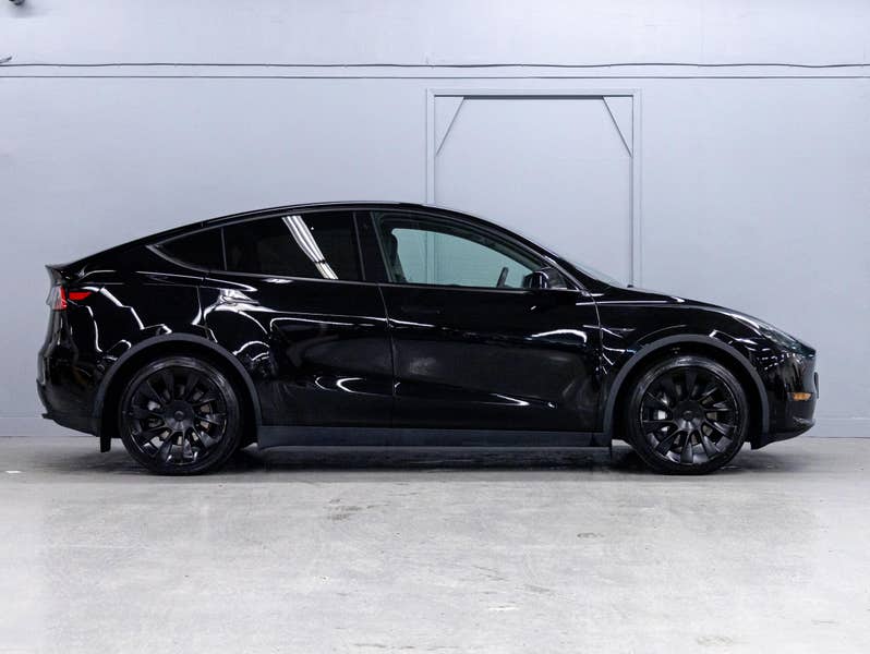Vehicle photo 3