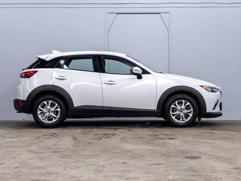 Vehicle photo 3