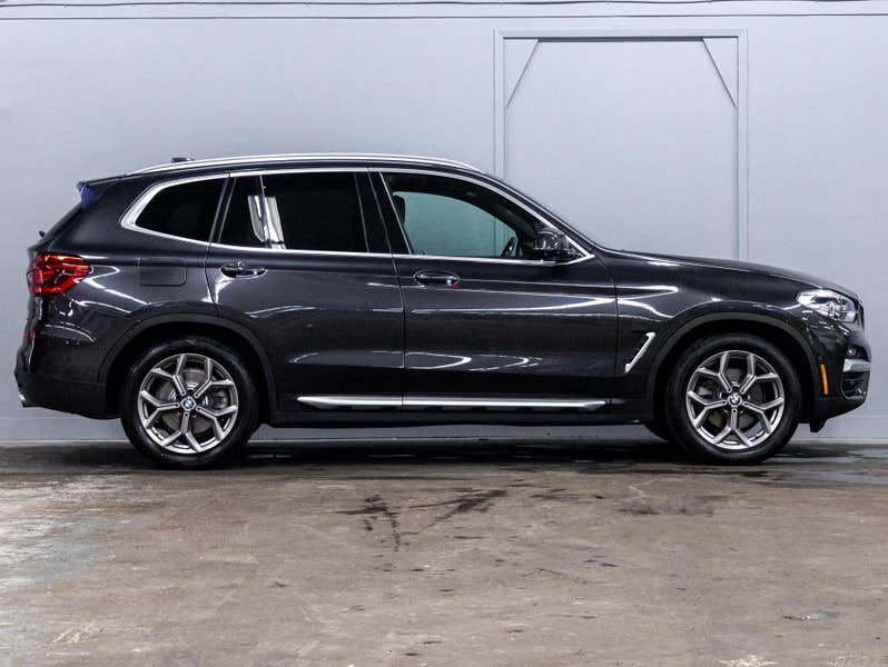 Vehicle photo 3