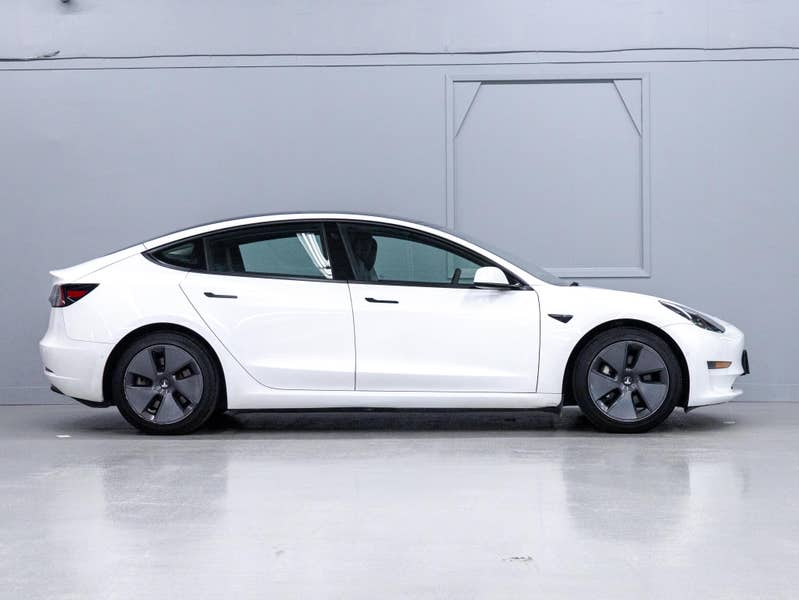 Vehicle photo 3