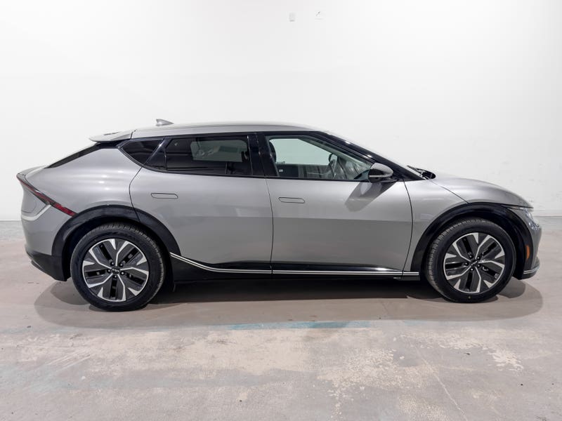 Vehicle photo 3
