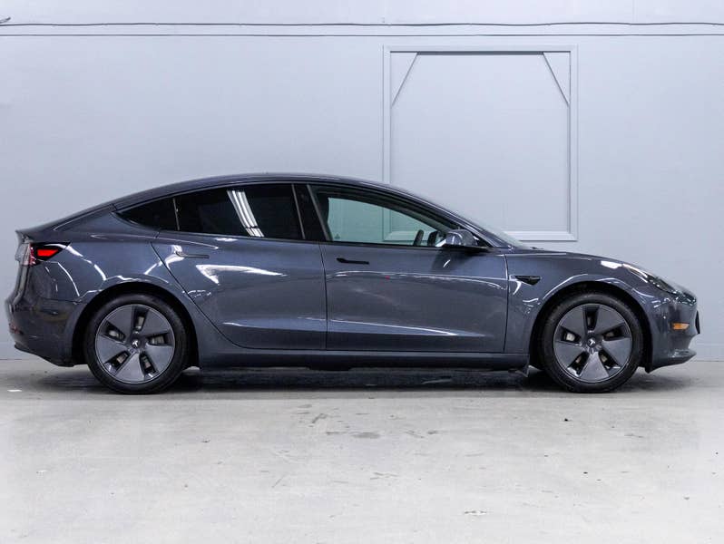 Vehicle photo 3