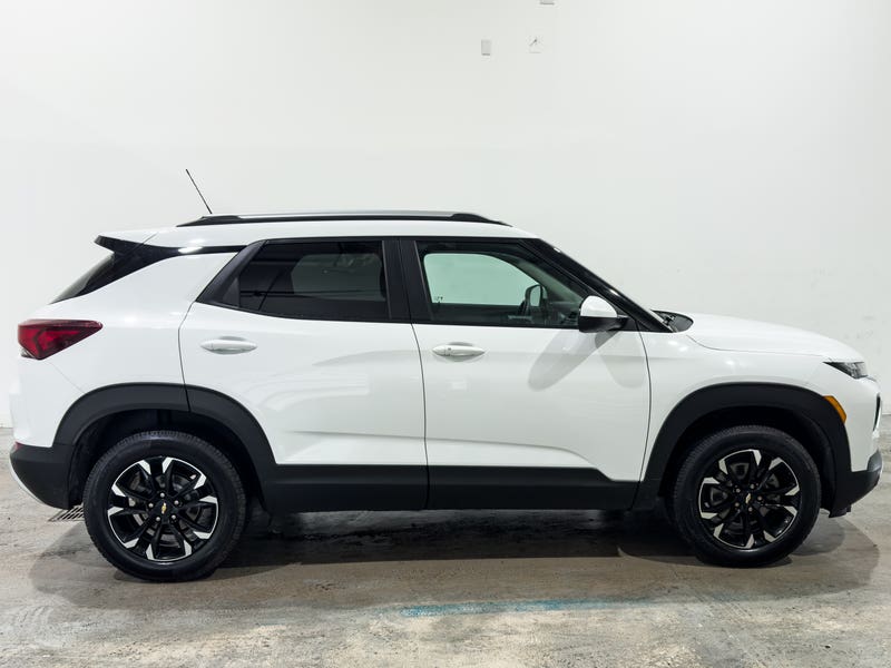 Vehicle photo 3