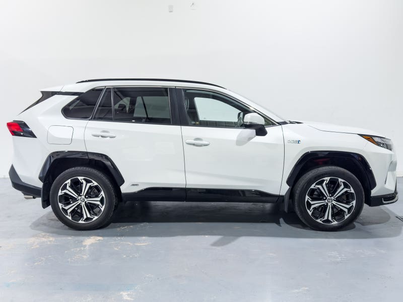 Vehicle photo 3