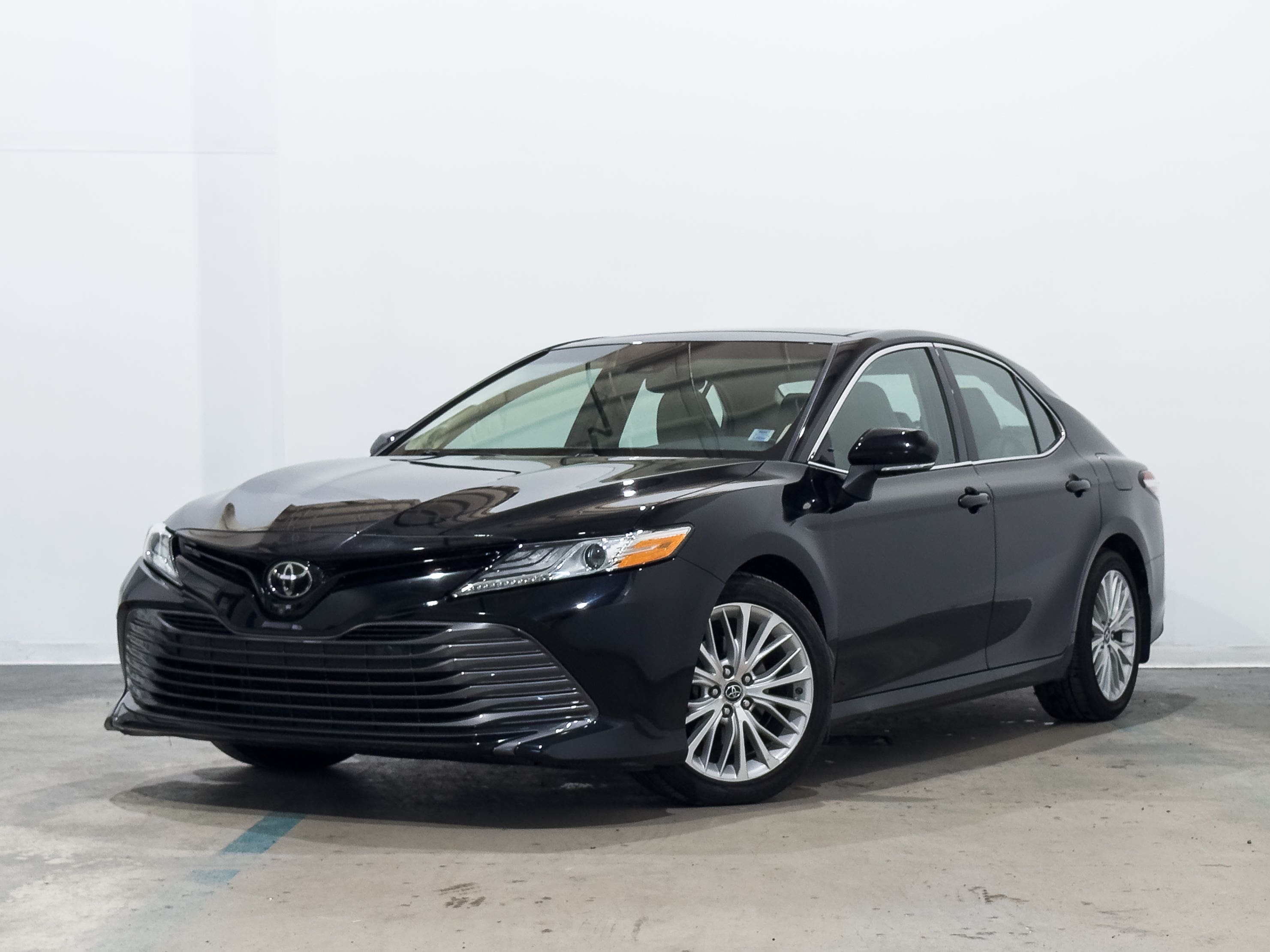 Black 2018 Toyota Camry Sedan Front-Wheel Drive Automatic