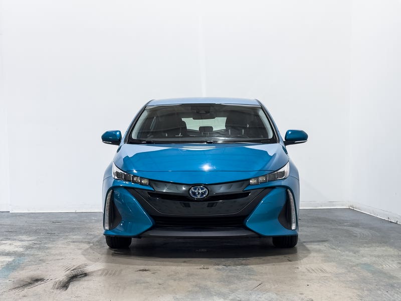 Vehicle photo 2