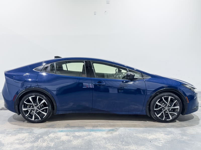 Vehicle photo 3