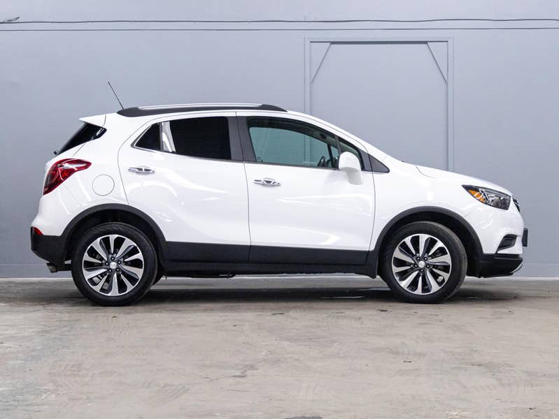 Vehicle photo 3