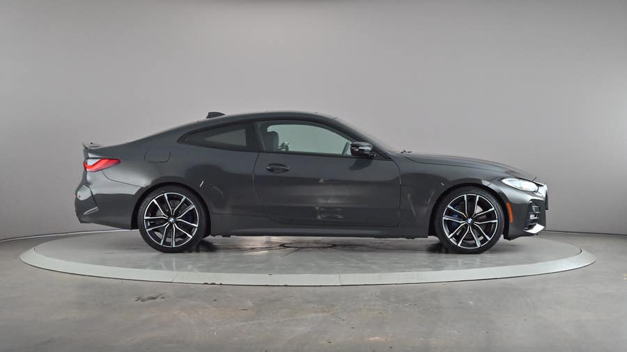 Vehicle photo 4
