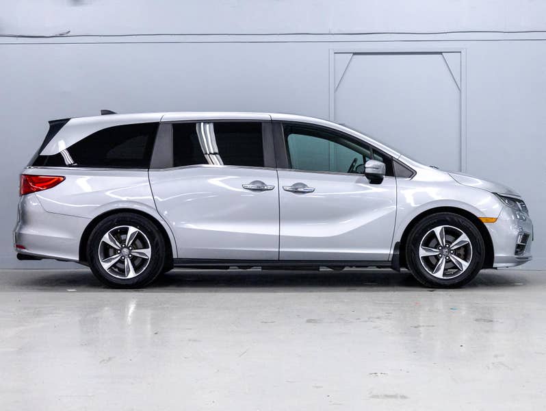 Vehicle photo 3