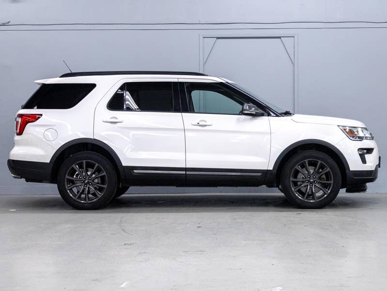 Vehicle photo 3