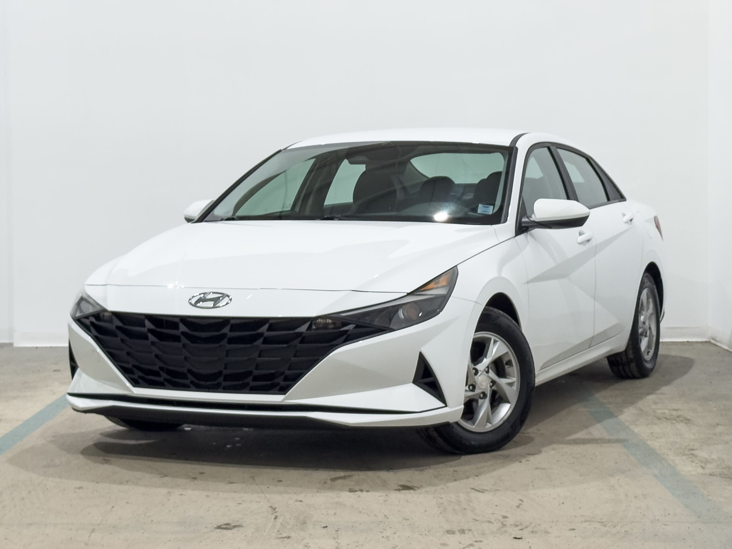 2022 Hyundai Elantra Essential FWD