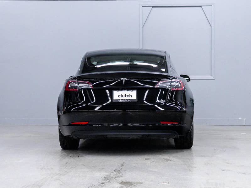 Vehicle photo 4