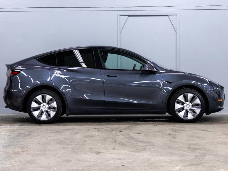 Vehicle photo 3